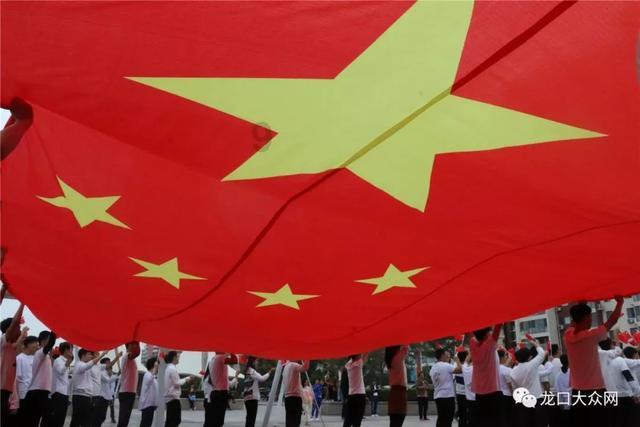 打糍粑、摊豆丝，小学生巧手劳动寻年味